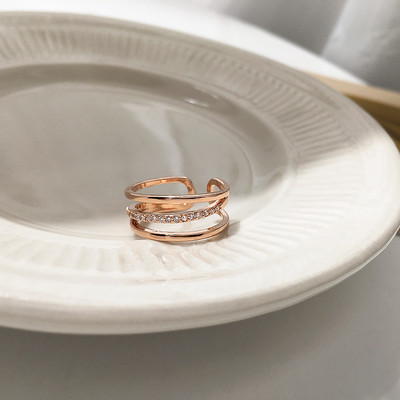 Дамски пръстен в сребрист или златист цвят - няколко модела