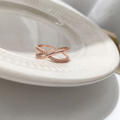 Дамски пръстен в сребрист или златист цвят - няколко модела