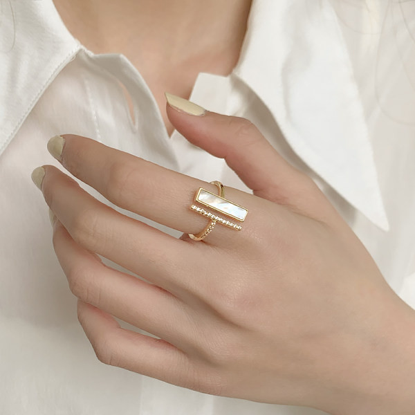 Γυναικείο δαχτυλίδι σε χρυσό χρώμα