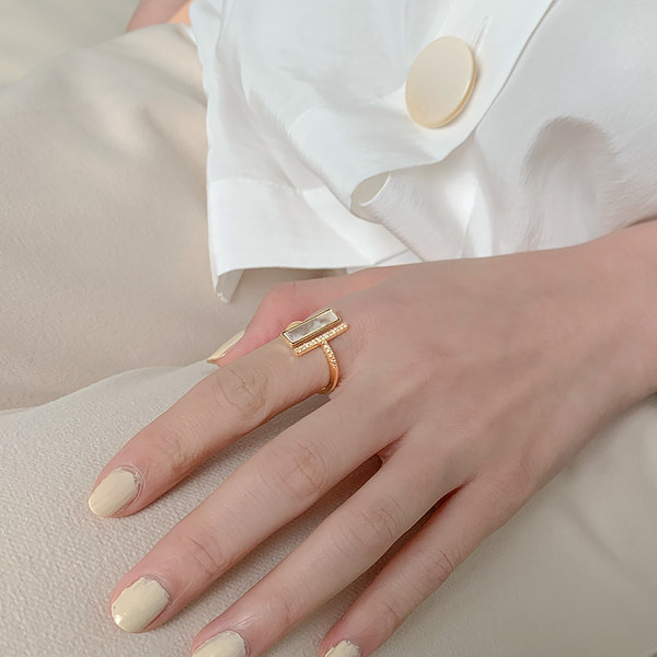 Γυναικείο δαχτυλίδι σε χρυσό χρώμα