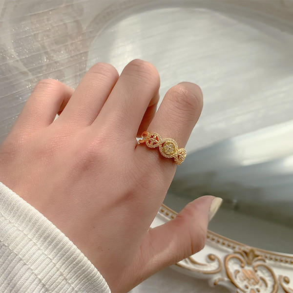 Γυναικείο ρυθμιζόμενο δαχτυλίδι με πέτρες