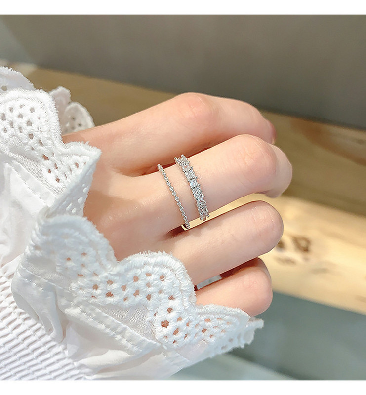 Γυναικείο δαχτυλίδι δύο μοντέλα με διακοσμητικές πέτρες σε ασημί χρώμα