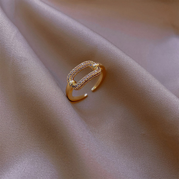 Γυναικείο ρυθμιζόμενο δαχτυλίδι με πέτρες σε χρυσό χρώμα