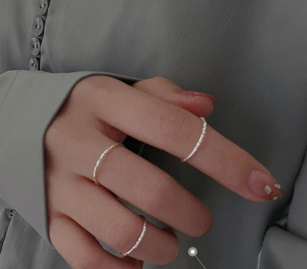 Μοντέρνο γυναικείο σετ δαχτυλιδιών απλό μοντέλο