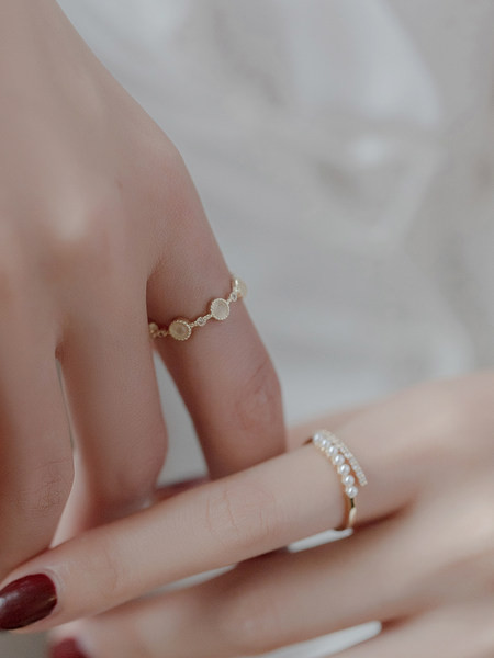 Novi model podesivog prstena s kamenčićima