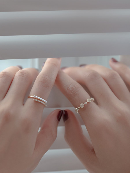 Novi model podesivog prstena s kamenčićima