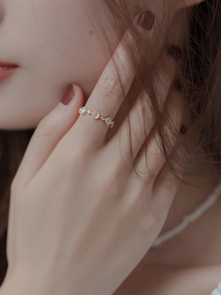 Novi model podesivog prstena s kamenčićima