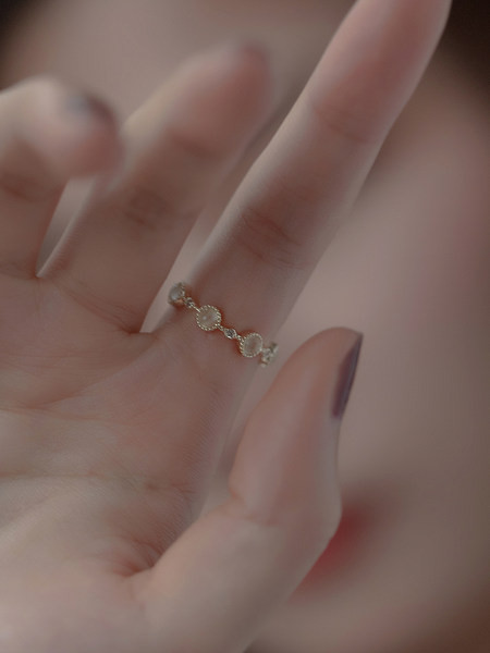 Novi model podesivog prstena s kamenčićima