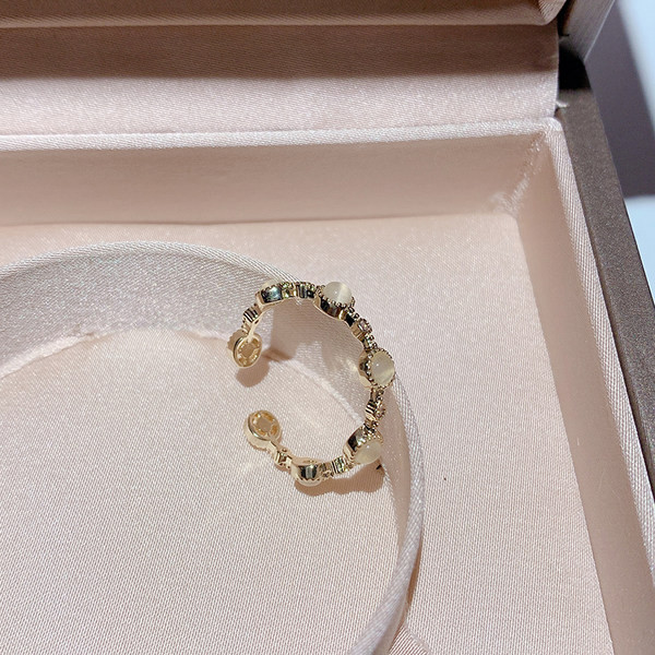 Novi model podesivog prstena s kamenčićima