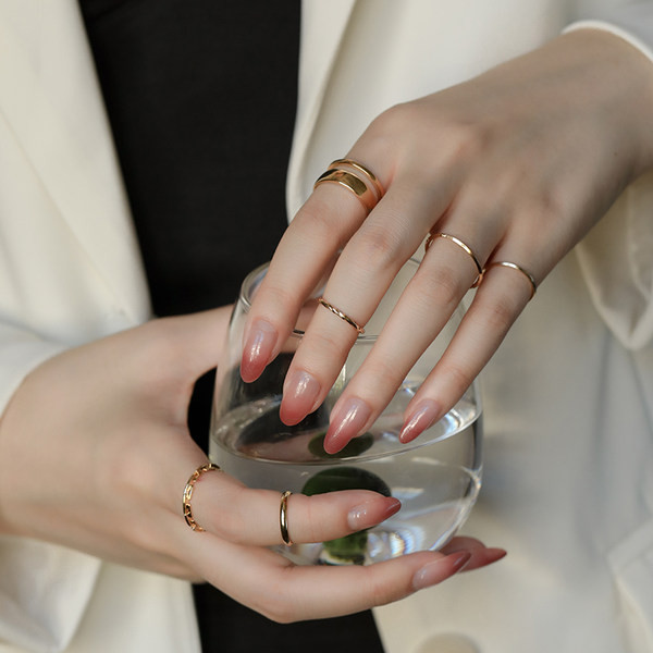 Σετ 7 δαχτυλιδιών με διαφορετικά σχήματα - χρυσό χρώμα