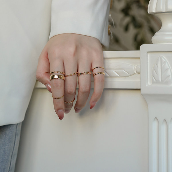 Σετ 7 δαχτυλιδιών με διαφορετικά σχήματα - χρυσό χρώμα