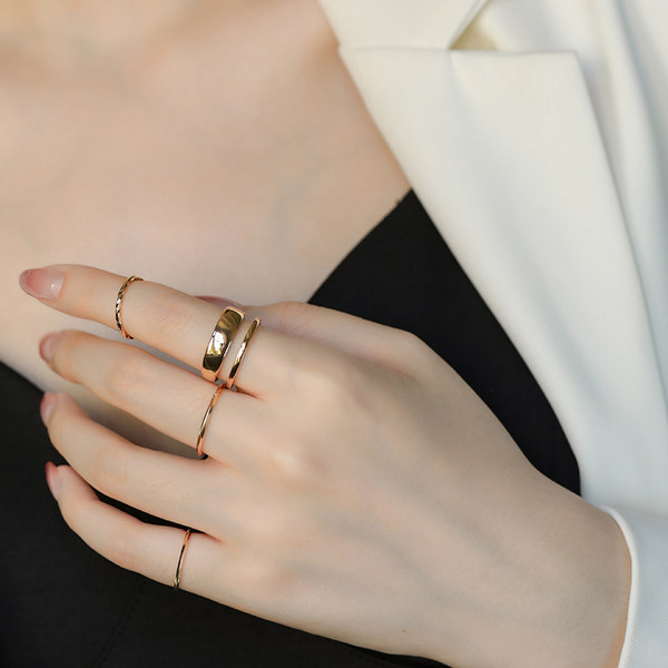 Σετ 7 δαχτυλιδιών με διαφορετικά σχήματα - χρυσό χρώμα