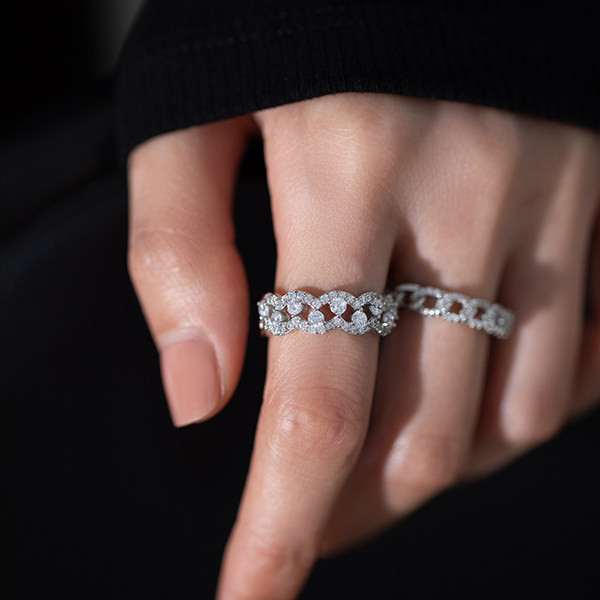 Ženski prsten dva modela sa ukrasnim kamenčićima