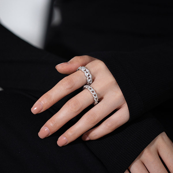 Ženski prsten dva modela sa ukrasnim kamenčićima