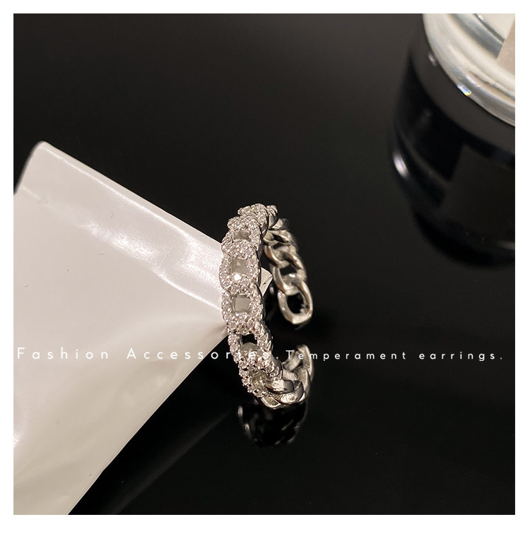 Ženski prsten dva modela sa ukrasnim kamenčićima