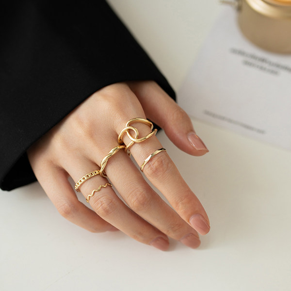 Κρεμαστά γυναικεία σκουλαρίκια διακοσμημένα με πέρλες