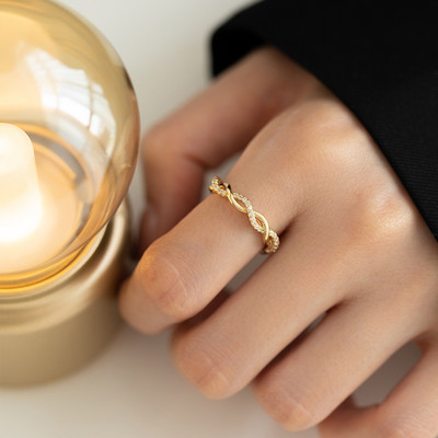 Μακριά γυναικεία σκουλαρίκια με πέρλα