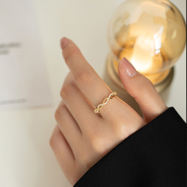 Μακριά γυναικεία σκουλαρίκια με πέρλα