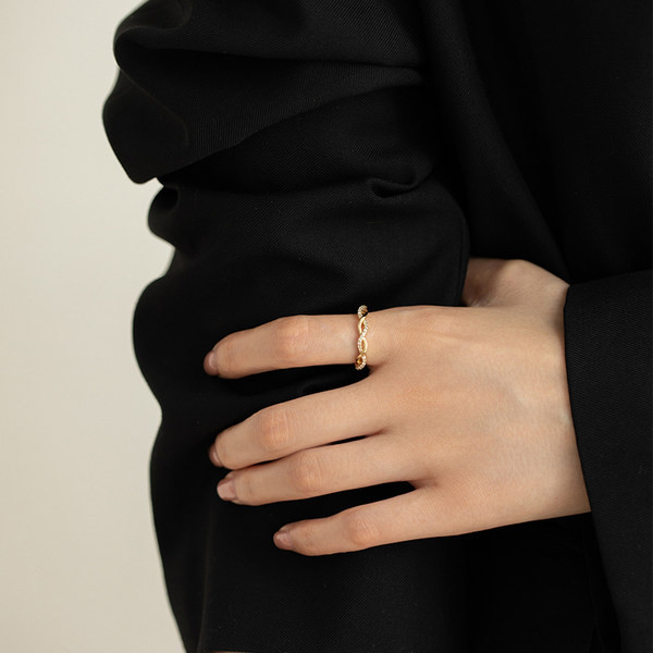 Μακριά γυναικεία σκουλαρίκια με πέρλα