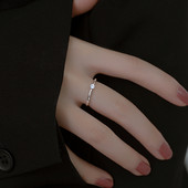 Μοντέρνα γυναικεία σκουλαρίκια με κρεμαστό κοντό μοντέλο πεταλούδας