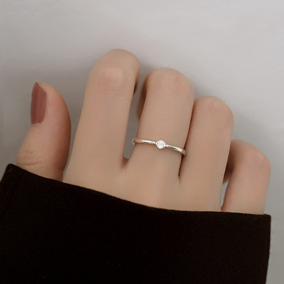 Μοντέρνα γυναικεία σκουλαρίκια με κρεμαστό κοντό μοντέλο πεταλούδας