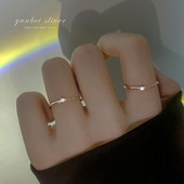 Μοντέρνο γυναικείο δαχτυλίδι μονόχρωμο μοντέλο σε χρυσό χρώμα