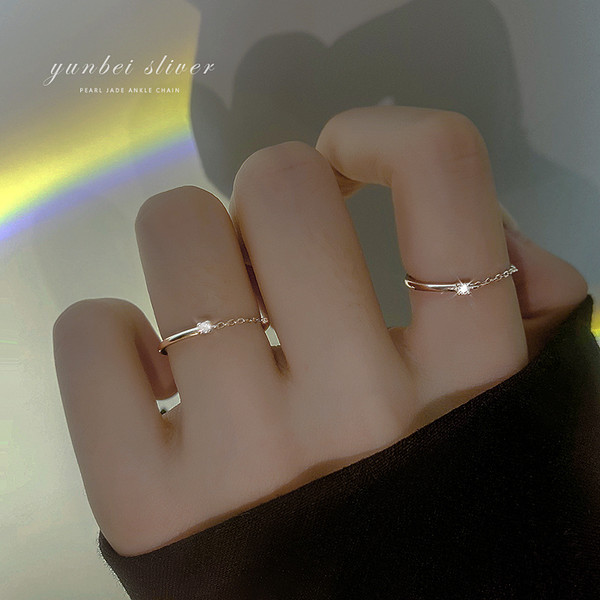 Μοντέρνο γυναικείο δαχτυλίδι μονόχρωμο μοντέλο σε χρυσό χρώμα