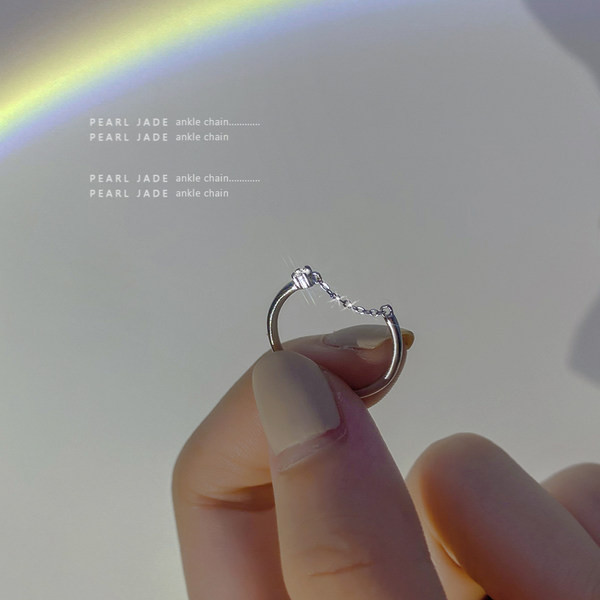 Μοντέρνο γυναικείο δαχτυλίδι μονόχρωμο μοντέλο σε χρυσό χρώμα