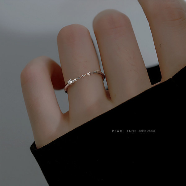 Μοντέρνο γυναικείο δαχτυλίδι μονόχρωμο μοντέλο σε χρυσό χρώμα