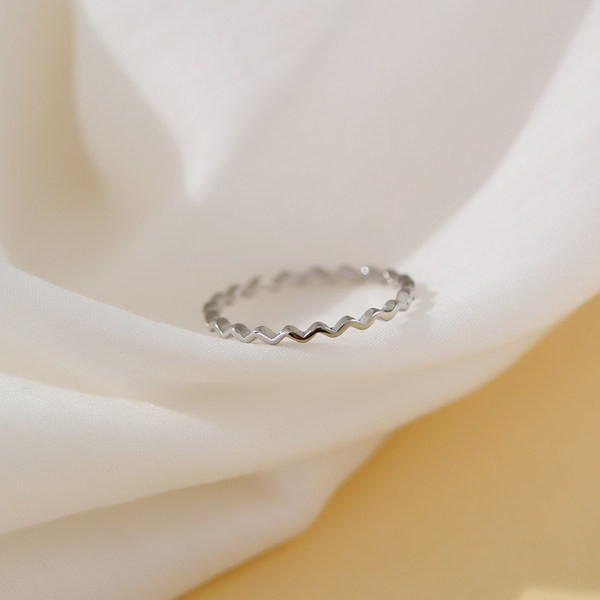 Γυναικείο μοντέρνο σετ δαχτυλιδιών τριών τεμαχίων - ασημί και χρυσό χρώμα