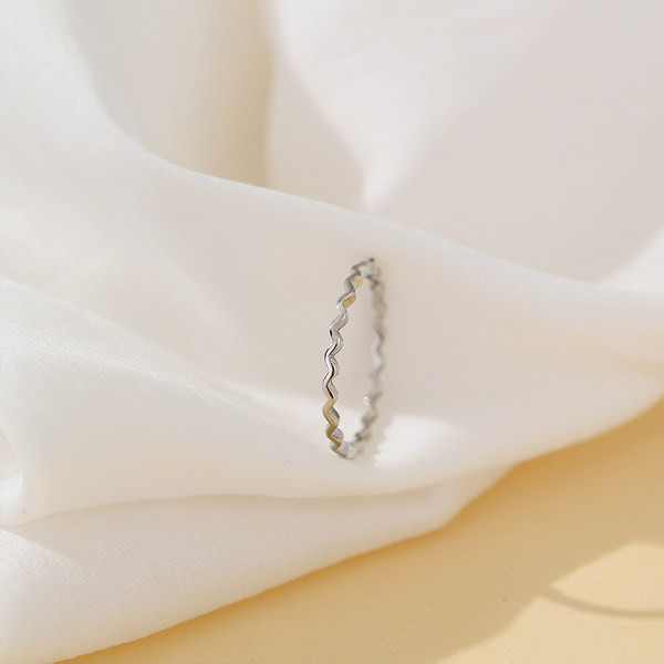 Γυναικείο μοντέρνο σετ δαχτυλιδιών τριών τεμαχίων - ασημί και χρυσό χρώμα