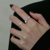 Σύγχρονο γυναικείο δαχτυλίδι με διακοσμητική πέτρα