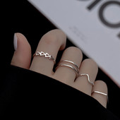 Ženski prsten više modela u srebrnoj boji