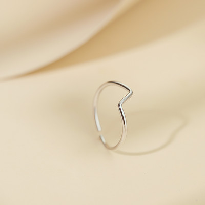 Ženski prsten više modela u srebrnoj boji