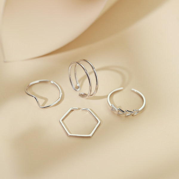 Ženski prsten više modela u srebrnoj boji