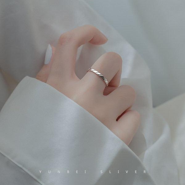 LИзчистен модел дамски пръстен тип халка