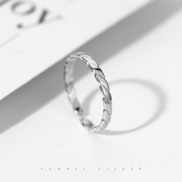 LИзчистен модел дамски пръстен тип халка