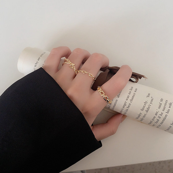 Γυναικείο δαχτυλίδι με μεγάλη τετράγωνη διακοσμητική πέτρα