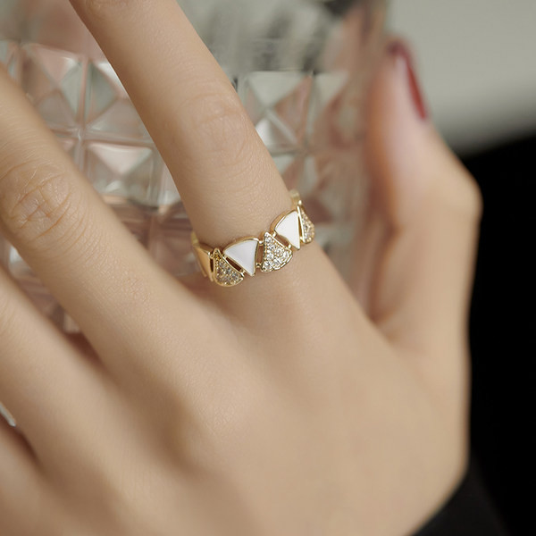 Γυναικείο δαχτυλίδι δύο μοντέλα με διακοσμητικές πέτρες σε ασημί χρώμα