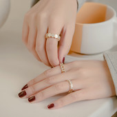 Стилен дамски пръстен в три модела с камъни