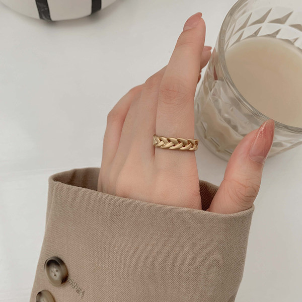 Γυναικείο δαχτυλίδι δύο μοντέλα σε χρυσό χρώμα