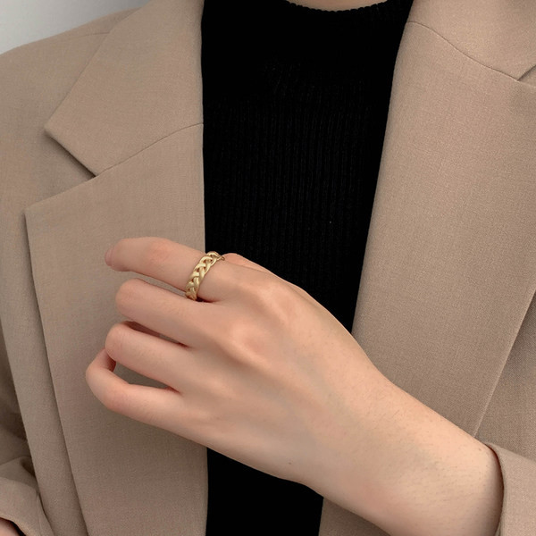 Γυναικείο δαχτυλίδι δύο μοντέλα σε χρυσό χρώμα