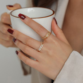 Γυναικείο ντελικάτο δαχτυλίδι με λευκές πέτρες