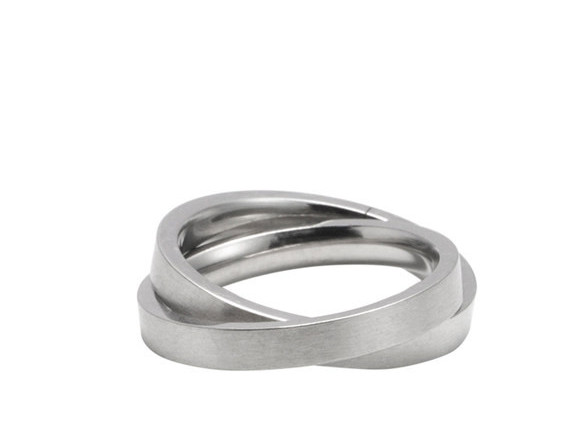 Ukriženo žensko prstenje