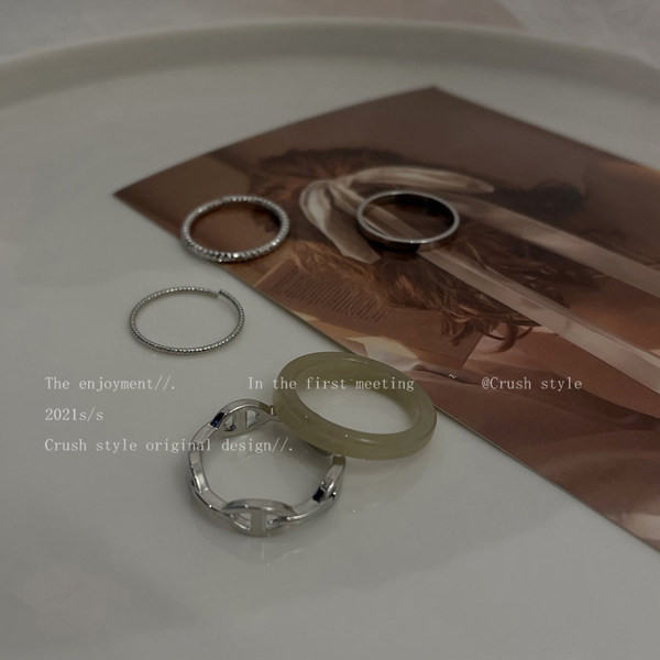 Γυναικείο δαχτυλίδι δύο μοντέλα με πέρλες και διακοσμητικές πέτρες