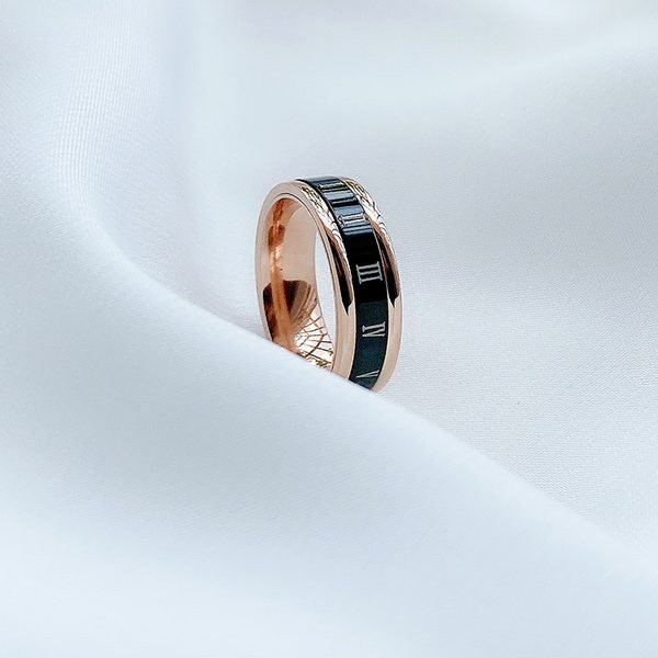 Ženski prsten crne boje