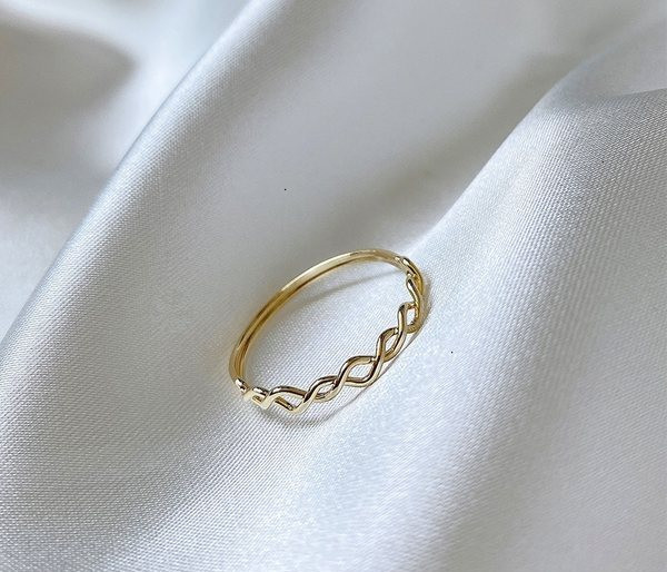 Γυναικείο ατσάλινο δαχτυλίδι σε χρυσό χρώμα