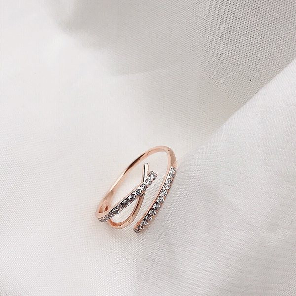 Ženski prsten s kamenčićima