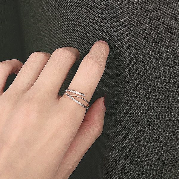 Ženski prsten s kamenčićima