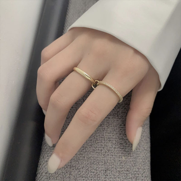 Elegantan ženski set prstenja iz dva dijela